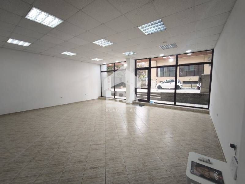 Търговско помещение под наем със статут на магазин за промишлени стоки