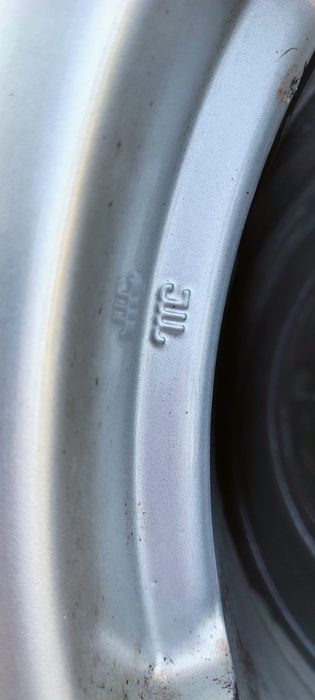 Vând 4  jante   audi R16