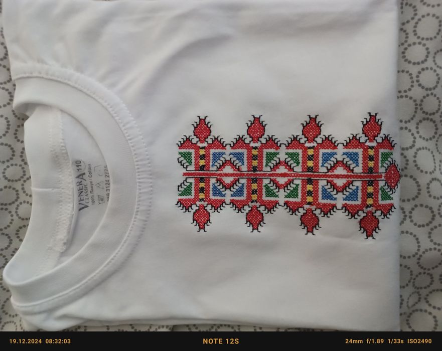 Тениска с шити шевици рр110