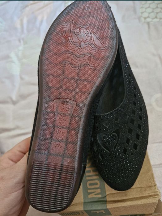 Новый размер 40-41. Цена 3000 теңге