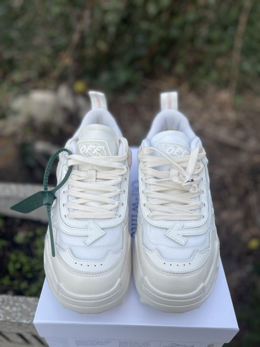 Off white odsy 1000(cream/white)