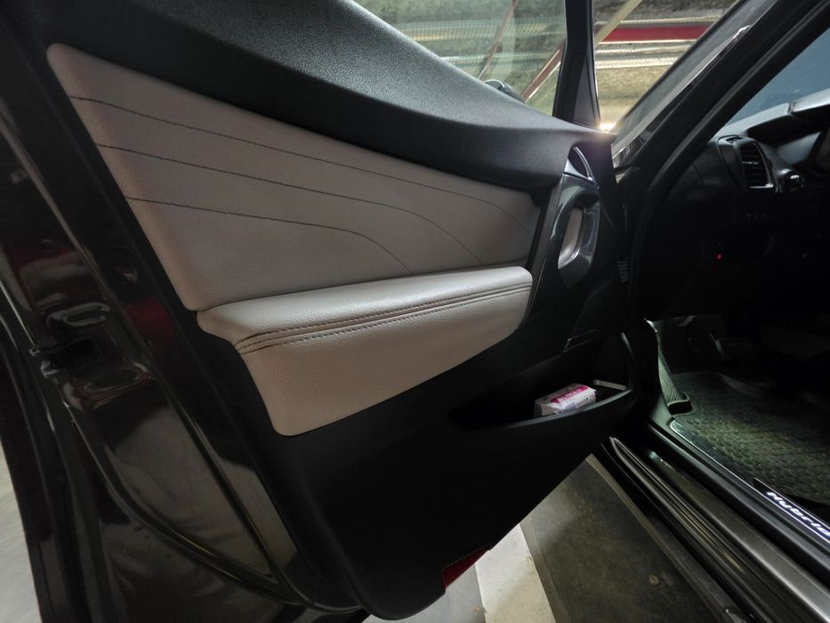 Citroën DS5 Hybrid4 4x4 (200 CP) – Echipare Premium So Chic, Piele Albă Exclusive