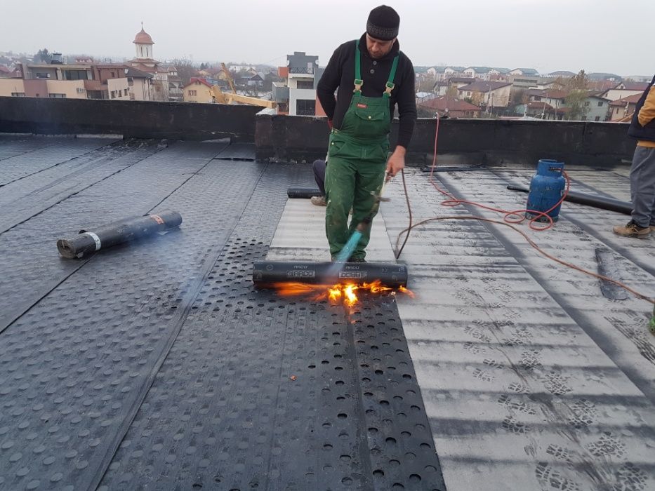 Hidroizolatii acoperisuri  si Spuma Poliuretanica mansarde;