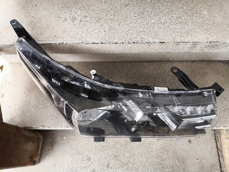 Фар Тойота Корола десен LED/Фар Toyota Corolla e180 LED Оригинален