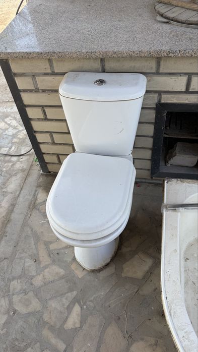 Унитаз сотилади