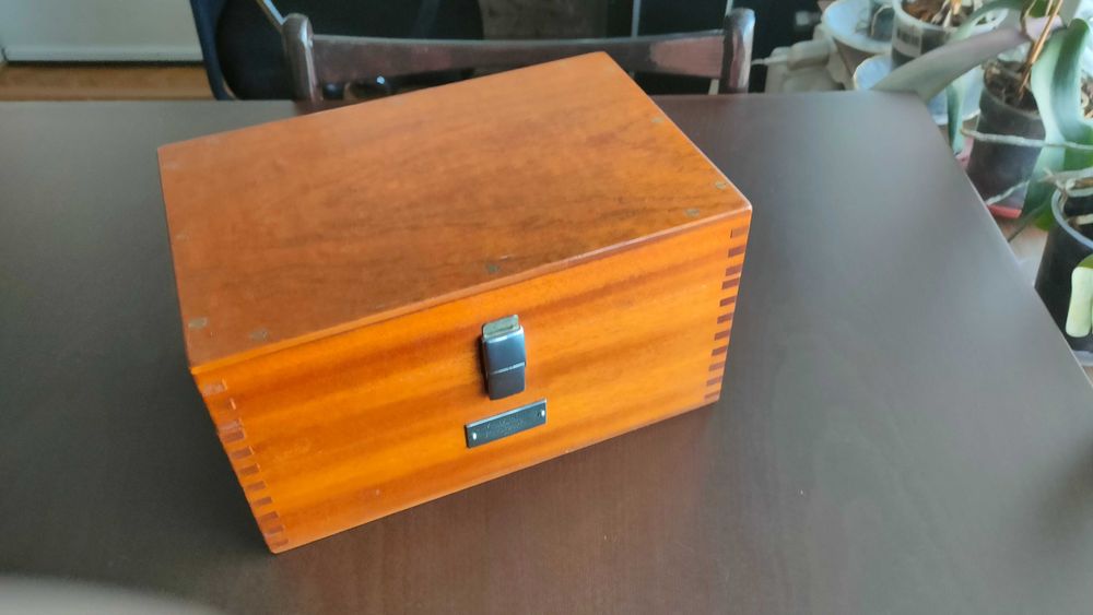 Махагонова кутия за съхранение