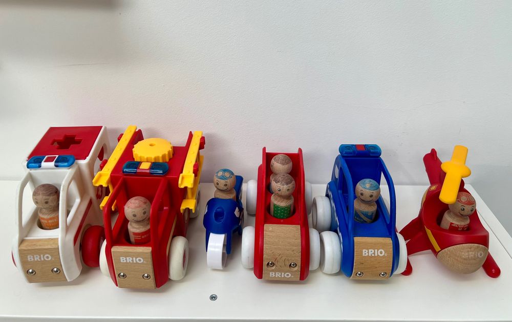 Set jucării mașinuțe Brio (ambulanța, politie, pompieri, etc)