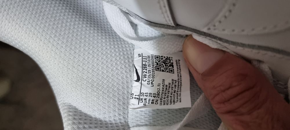 Продам уроссовки Nike