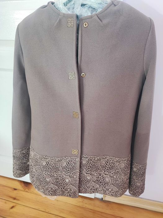 Късо палто цвят капучино