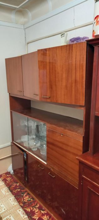 Стенка,  Сервант советский размер, ширина 150см.  Высота 200см