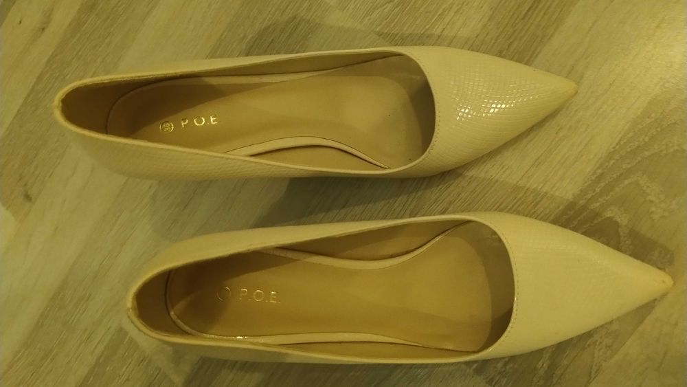 Pantofi Poema pentru ocazie sau purtate zilnica crem, marimea 38