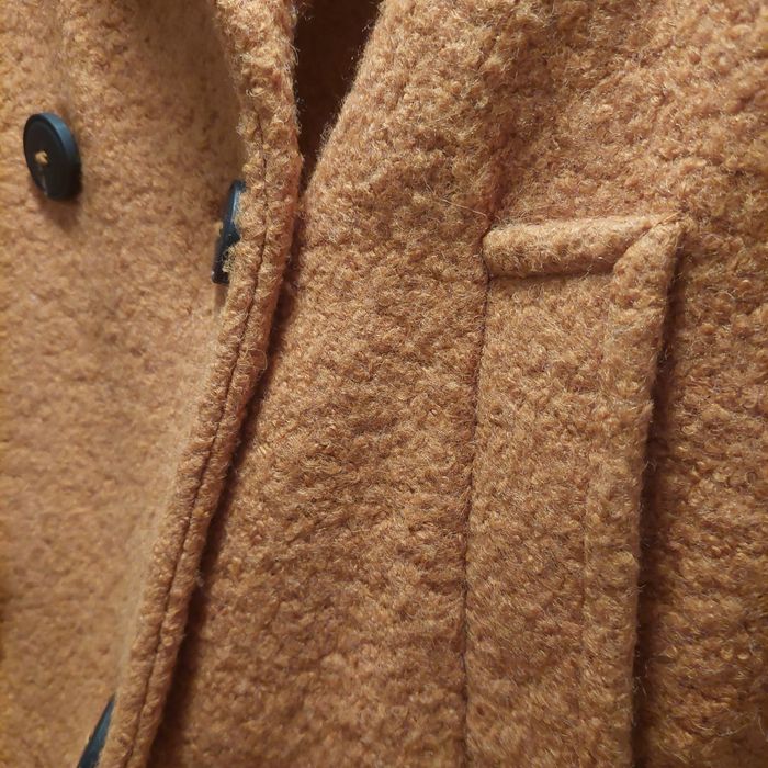 Палто в тъмна охра с вълна