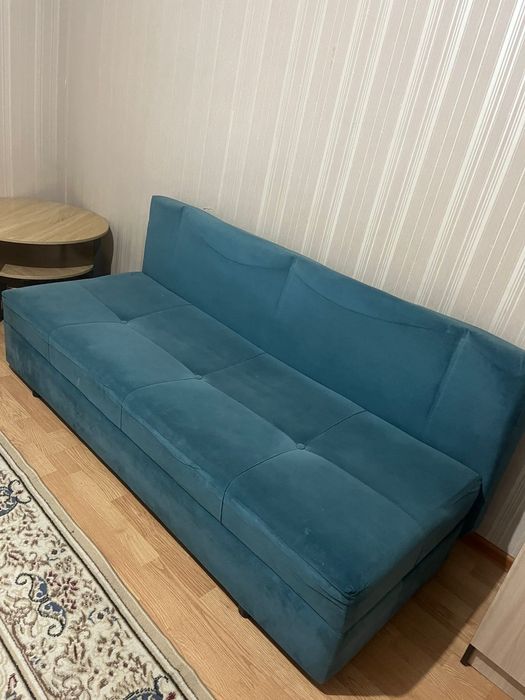 Синий диван,билюровый