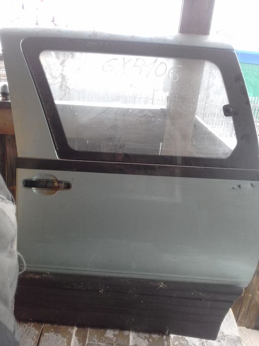 Дверь на тойота люсида