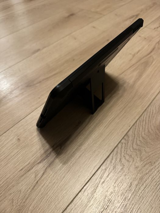 iPad 6th generation, 9.7 inch, culoare aurie + Husa