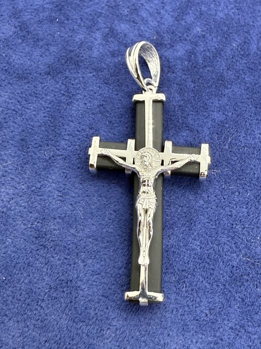 Cruce argint și silicon