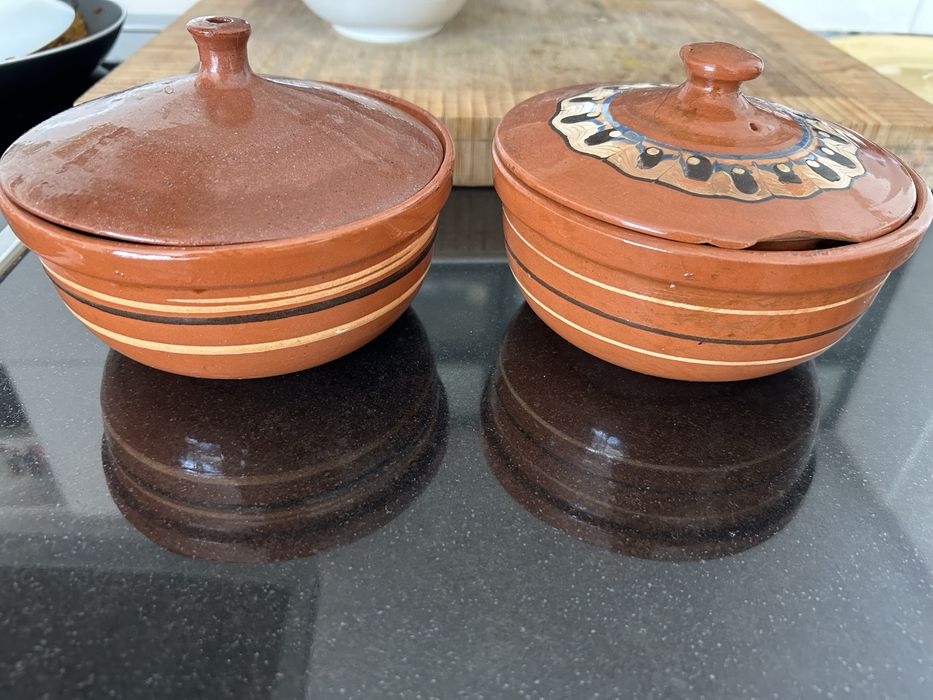 Чинии български мотиви, глинен гювеч