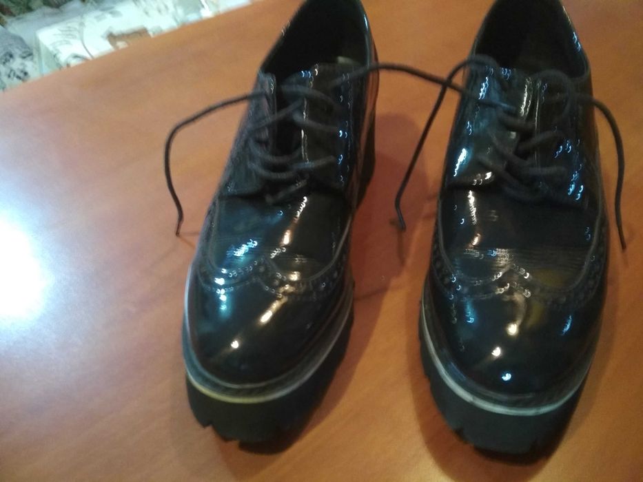 Продам ботильоны новые оригинал 38-39р