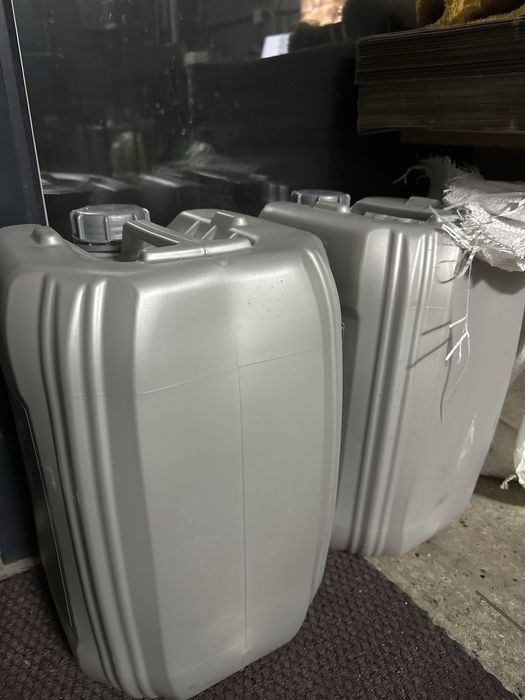 Канистры пластиковые 20л