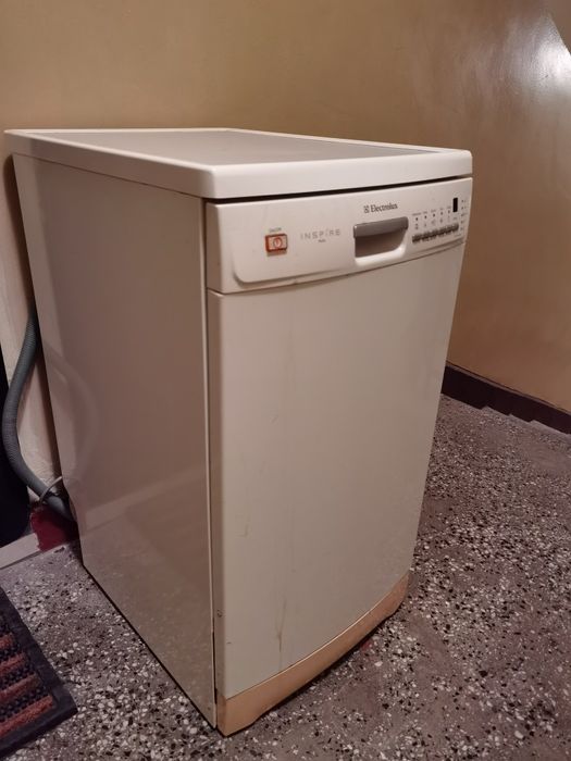 Съдомиялна 45 см Electrolux