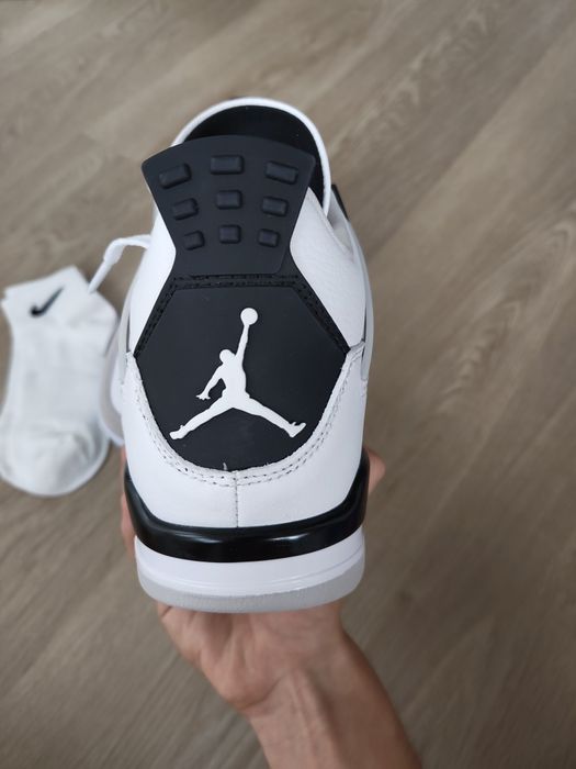 *STOC NOU* Jordan 4 Military Black, marimea 42, sosete Nike gratis!!