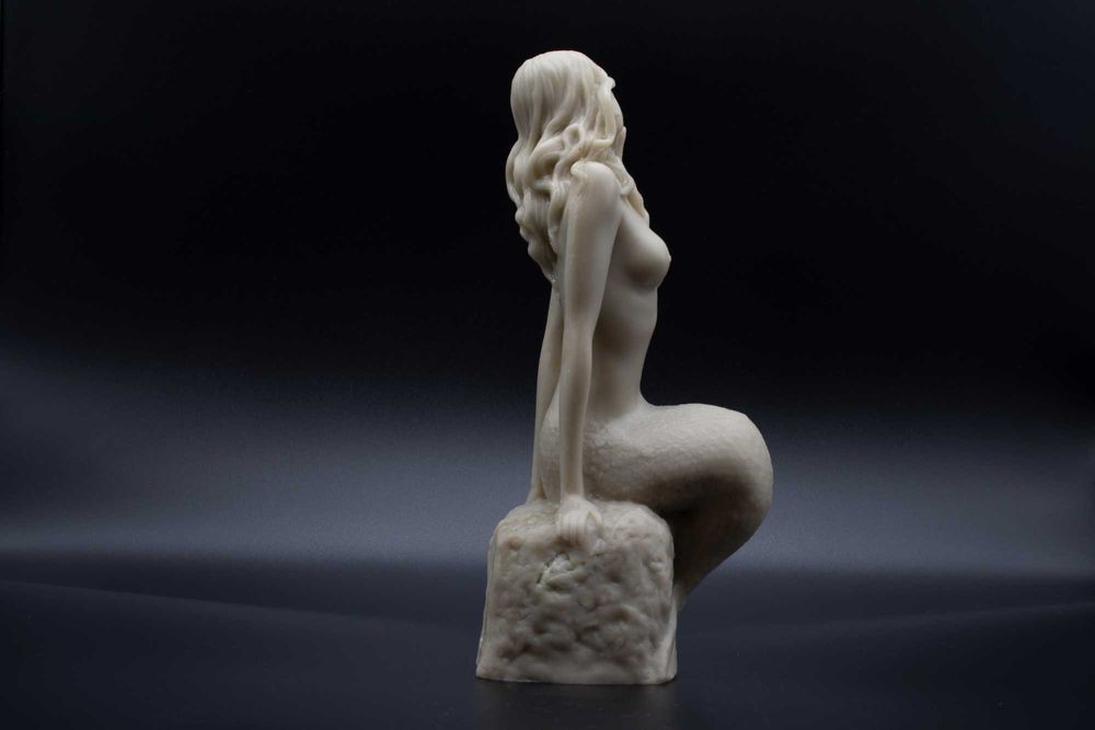 Ръчно изработена мраморна скулптура „Сирена“ – гола женска фигура