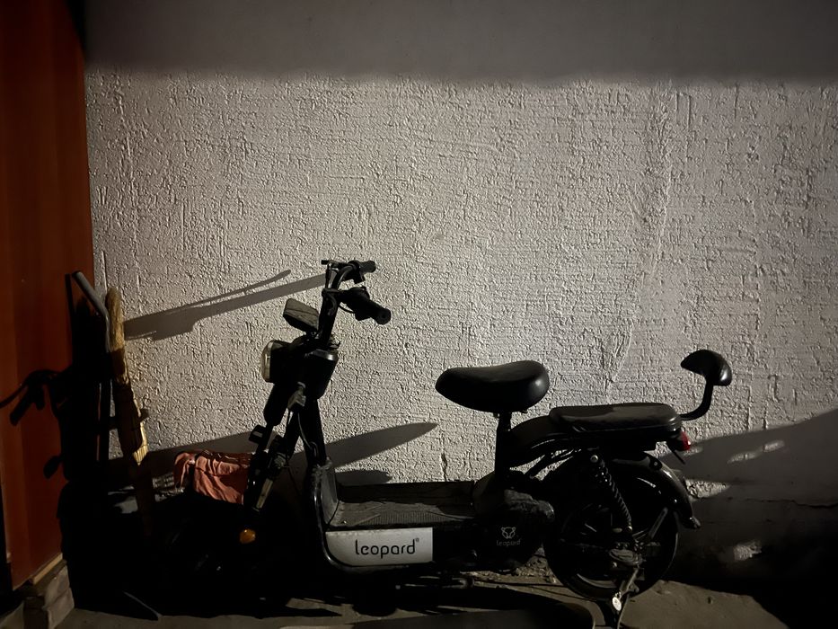 Скутер леопард 350ват 4тік акум 48 12 ампер акум шаршаган 1час бітеді