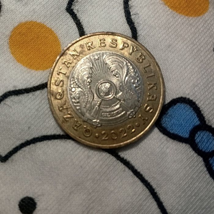 Продам коллекционную монету 100 тг