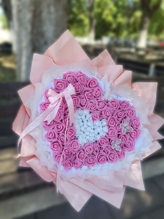 Букет вечни рози бебе памперси бонбони персонализиран рожден ден юбиле