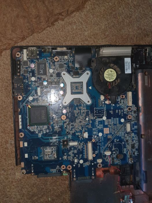 Vand Placa de baza " Dezmembrata Dela un Laptop Windows 7 Not a Gen. "