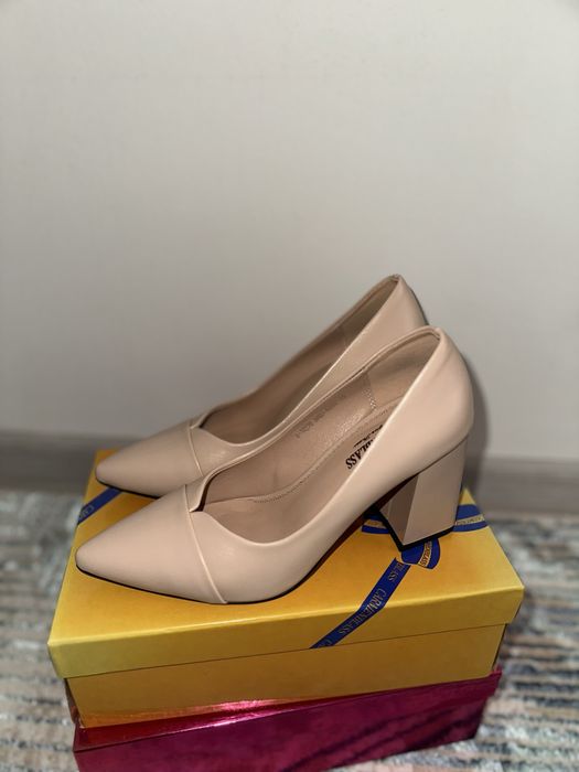 Новые женские туфли