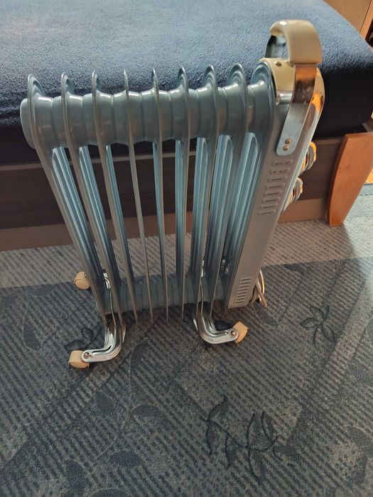 Продавам маслен радиатор Ариете с 9 ребра.