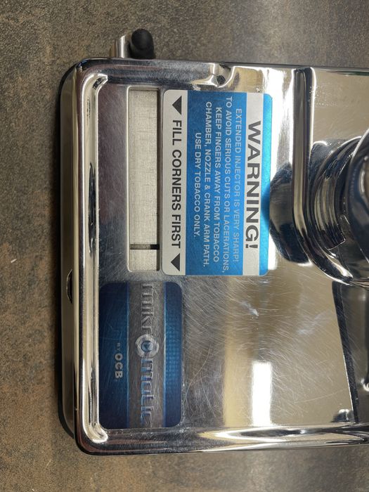 Aparat manual pentru facut tigari.