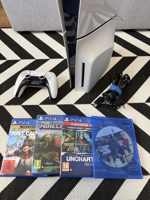 КАТО НОВ Play Station 5 Slim Diac с 1 джоестик  и 4 игри