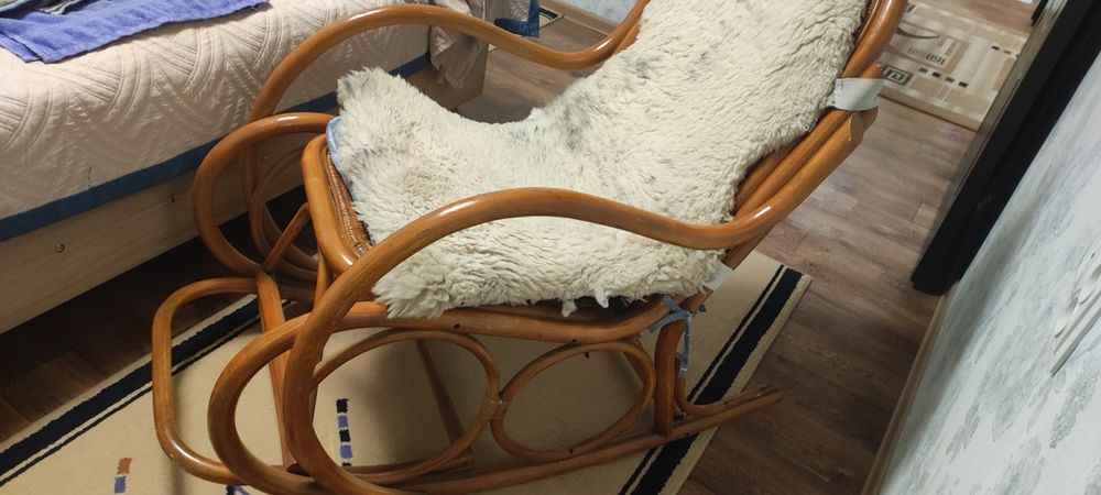 кресло качалка ротанговое