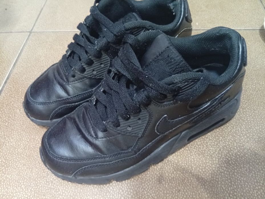Adidas damă  Nike Air Max