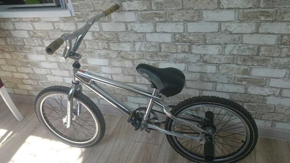 Велосипед спортивный для фристайла.