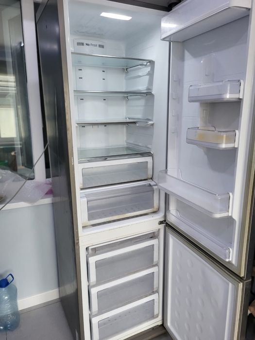 Двухкамерный холодильник SAMSUNG