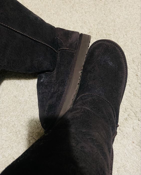 UGG Australia- model brocat