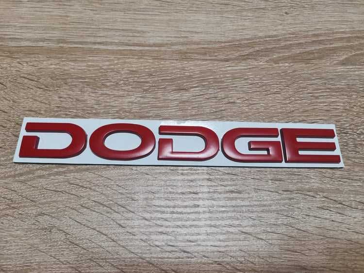 червен надпис Dodge