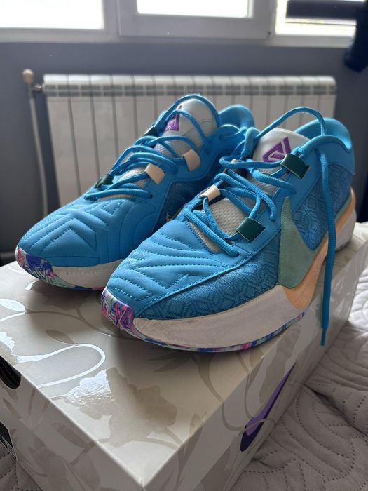 Баскетболни маратонки Nike: Сникърс Zoom Freak 5 и Lebron Witness 8