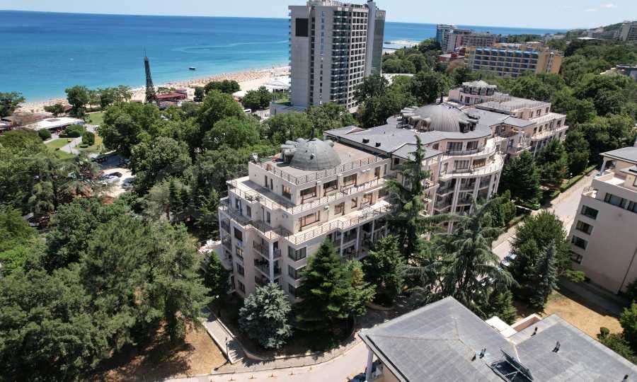 Продава се Тристаен апартамент в Варна, Бриз - 127 кв.м за 17 €/кв.м - Снимка #9