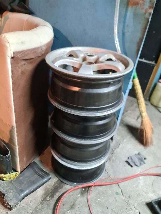 Продам 16 диаметр  BMW диски, вылет тройки