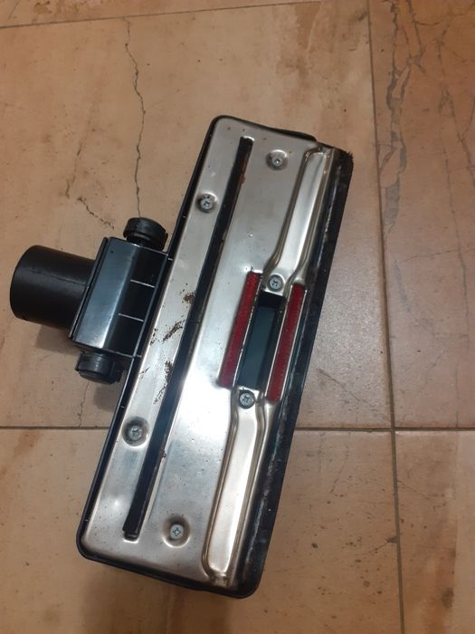 Четка за прахосмукачка.