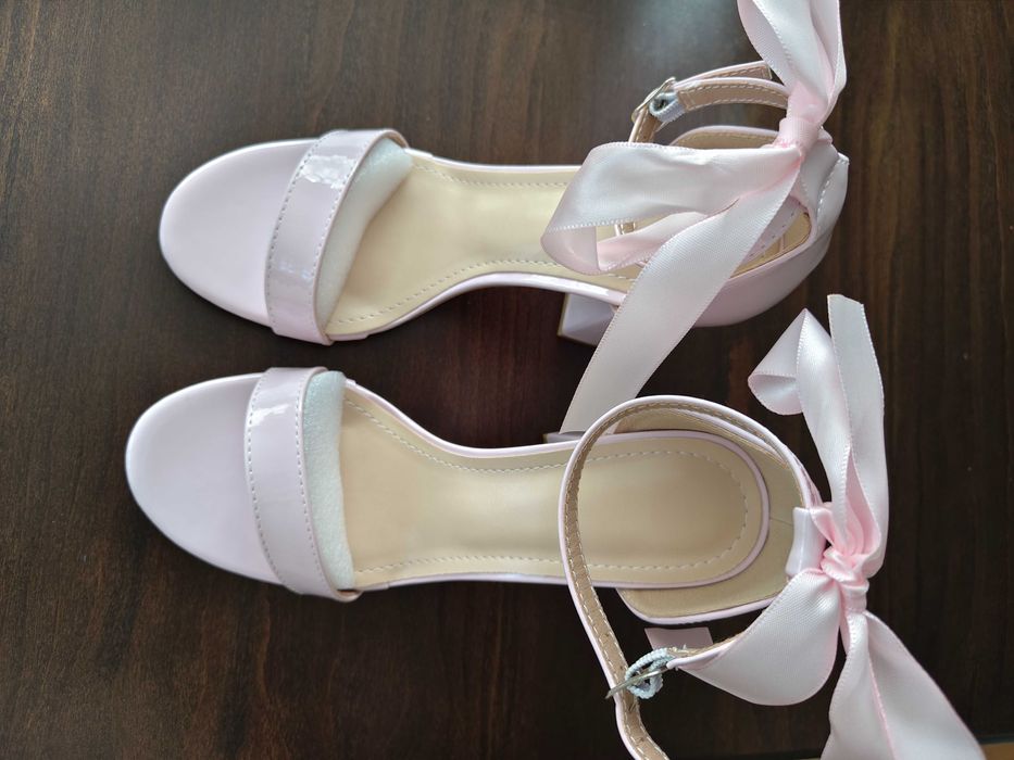 Нови дамски сандали на ток, 35 номер