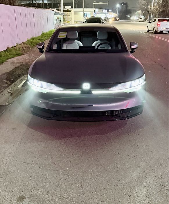 Zeekr 007 smart. 2024 yil. Kraska tozza. 30.000 km.  688 zapas hod.