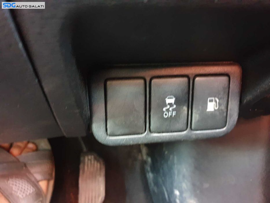 Buton Activare Dezactivare ESP Traction Control Toyota Avensis 3 T27 2009 - 2018