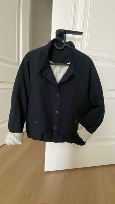 Продам лёгкую куртку (ветровку)