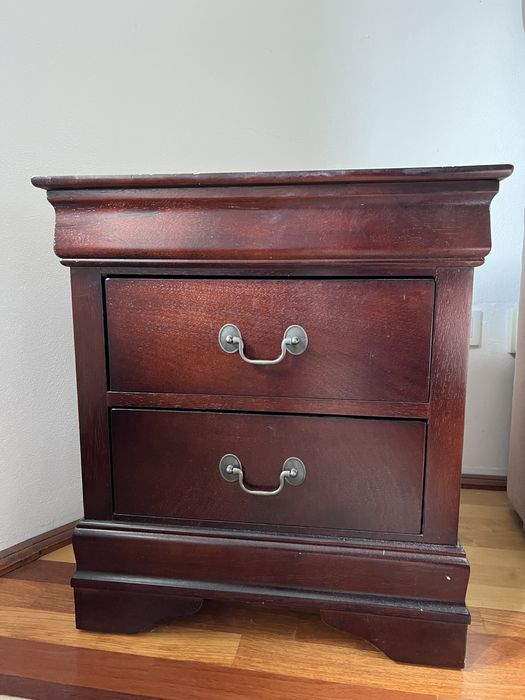 Vând  set dormitor- comoda tv  plus doua noptiere