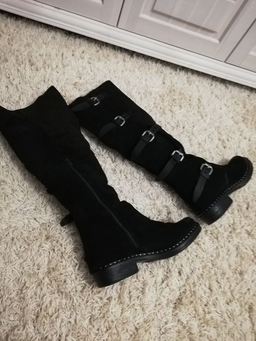 Cizme negre din piele naturala 350 lei negociabil